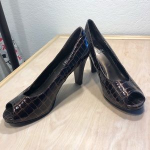 NEW brown crocodile heels